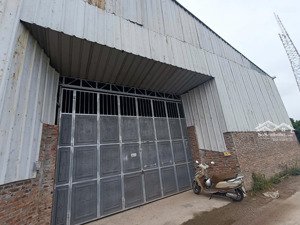 cho thuê kho đường xã vân côn hoài đức 500m2 và 300m2 cao 8m có điện 3fa xe công đỗ cửa. giá 40k/m2