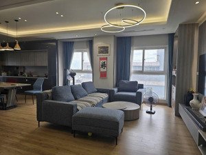 sống chất giữa tây hồ căn góc vườn đào, view sông hồng & hồ tây hiếm có