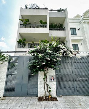 tin thật 100%. nhà 4 tầng tại kdc viện kinh tế đường trần não - quận 2. 8x16m cn: 128m. giá 21,5 tỷ