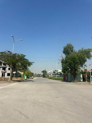 lô đất biệt thự đường 25m thông thẳng ra vành đai 2, kinh doanh buôn bán được, dân cư đông đúc