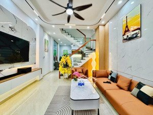 2,45 tỷ bán nhà nguyễn trọng tuyển, phú nhuận - dt: 50m2 - đường 6m - hẻm 1 xẹt - kinh doanh tốt