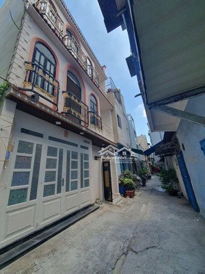 siêu phẩm lên sóng lãnh binh thăng q11 giá chỉ 3.6 tỷ nhà đẹp 3 tầng kiên cố