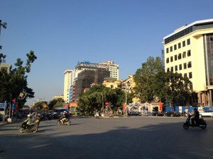 chỉ bán trong 1 tháng nhà liễu giai 37m mt 4.3m chỉ 13.2 tỷ tluong