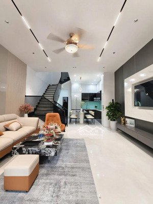 bán nhà 3 tầng đẹp full nội thất mặt tiền nguyễn viết xuân, đối diện cổng bến xe trung tâm