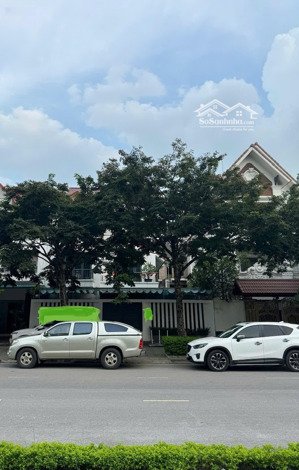 cho thuê nhà riêng biệt thự thành phố giao lưu, phạm văn đồng, hà nội. phù hợp làm văn phòng