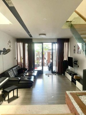 hàng hiếm khu xóm toàn vip nhà kiên cố, móng 7 tầng giá 10,2 tỷ