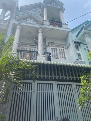 tôi cần bán nhà huyền quang, tân định, q1, gần chợ tân định, giá 5tỷ6, dt 70,4m2, cho thuê 40tr/th