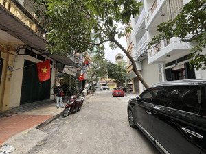 cần cho thuê nhà riêng phố đại la, hai bà trưng, hà nội. diện tích 115m x 3 tầng