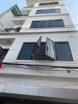 cần tiền bán gấp căn nhà 44m xây 3 tầng full nội thất cơ bản giá chỉ 7,x tỷ sổ đỏ trao tay