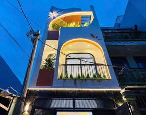 cần tiền bán gấp nhà hẻm xe hơi nguyễn tiểu la q.10. giá: 2 tỷ950. dt: 70m2, 1t1l, 2pn, 2wc. shr