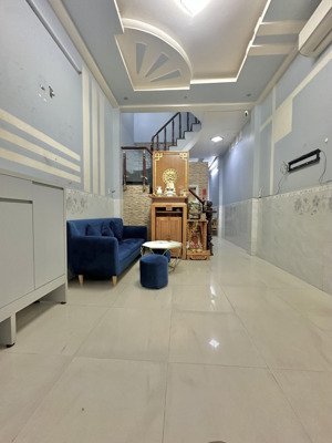 hot - nhà chính chủ. vị trí siêu đẹp, 3 tầng, 4 pn, an ninh cao,