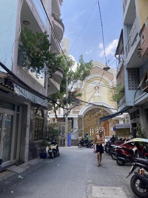 bán gấp nhà hẻm oto trường sa q3