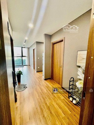 cần bán căn hộ mipec 360 xuân thủy 2n2vs - giá 9 tỷ - nhà đẹp - view thoáng - giá tốt