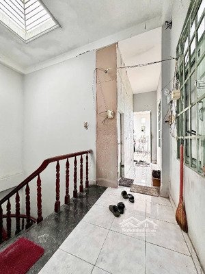 ôtô ngủ trong nhà-97m2-ngang hơn 5m-3tầng-9pn-phạm văn bạch p15 tân bình-chỉ 8,55 tỷ tl