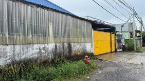 bán kho xưởng có thể sử dụng ngay hướng tây, diện tích lớn 1100m² ngang 20m, dài 55m cực hiếm