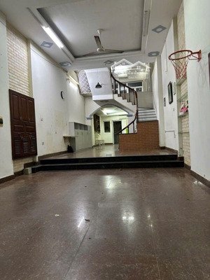 chú thắng nhờ gửi bán căn nhà phố chiến thắng. hà đông oto vào nhà diện tích: 42m kết c