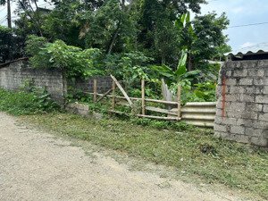 bán lô đất 180m2 bám mặt đường nhựa liên xã