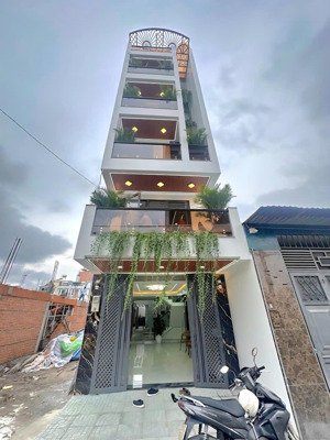 hẻm 6m xe hơi ngủ trong nhà dt 4,2x25m 5 tầng 6pn gần tô ký sát đh gtvt & lđxh chỉ 8,3 tỷ