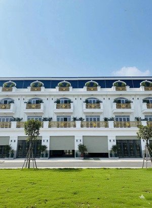 8 căn nhà kdc đồng bộ ô tô 7 chỗ đậu trong nhà 4 tầng xây mới kiên cố 5x16m, vuông vức