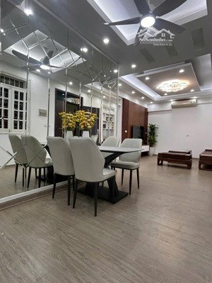 chính chủ bán căn 82 m2 pn +2wc giá 9.5 tỷ tại cc golden palm