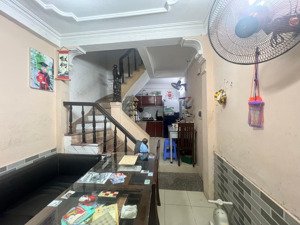 bán nhà 3 tầng - full nội thất - phố tân triều - 7 tỷ - lô góc rất thoáng - ngõ 3 gác đua.