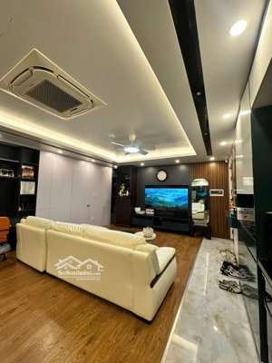 chủ nhà gửi bán căn hộ 96m2 3pn nội thất cực đẹp giá 6.2 tỷ bao phí. cc eurowindow.