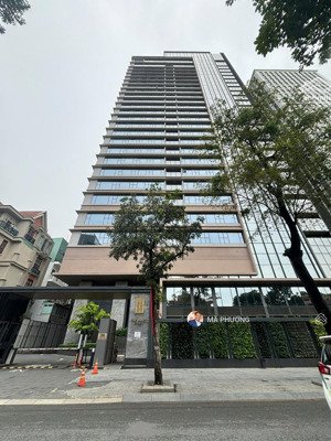 bán gấp tòa nhà nguyễn thị minh khai, ngang ~ 10m, hầm 8 lầu.