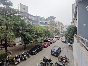 cc mặt phố nguyễn hoàng diện tích 57m 2 ngủ 1 vs. có ban công. phòng nào cũng thoáng. giá 5 tỷ