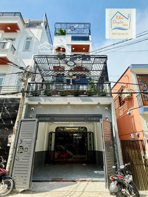 bán nhà trệt 3 lầu, ngang 5x25 .đường nhựa thông 8m, nhà xây mới 100% và tặng kèm full nội thất