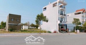 chủ cần tiền bán gấp lô 138m2 giá 2 tỷ86 đối diện hồ sinh thái , sát bên kcn long đức . sổ sẵn