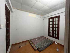 cho thuê nhà trọ tại số 2 ngõ 193/32 bồ đề, 2,3 triệu, 25m2( phòng 2 gian)