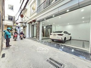 mặt tiền quyền lực - phố lụa - thang máy - nở hậu - ô tô đỗ cửa vào nhà - sổ vuông a4. giá 14.3 tỷ