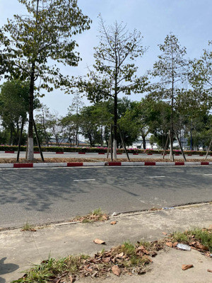 bán nhà mặt phố kdc5 đường na3, 2,6 tỷ, 300m2, đẹp, nhiều tiện ích tại bến cát, bình dương