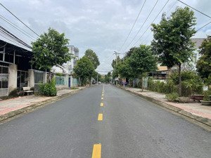 kẹt tiền bán gấp lô. 126m2 full thổ ngay trung tâm, gần sân bay long thành giá 2ty6, sang tên ngay