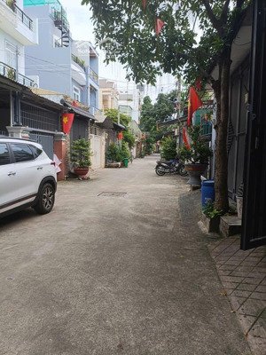 giảm 1 tỷ bán nhà hẻm ô tô - đường trương thị hoa