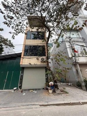 bán nhà ngõ 57 cổ linh, diện tích 40m x 4 tầng dân xây, view vườn hoa, đường ô tô tránh vỉa hè.