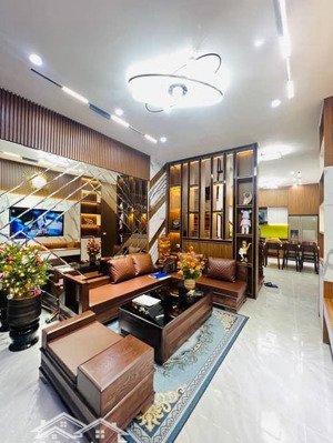 nhà cầu giấy, đầy đủ công năng. tiện ích ngập tràn