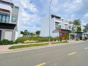 chủ ngộp bán gấp lô 126m2 thổ cư 100% giá chỉ 2tỷ550 - sổ hồng sẵn- gần trường,chợ,sblt.