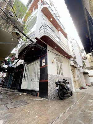 bán nhà mói đẹp lô gốc trung tâm q3 4 tầng 3 phòng ngủ ngang 5m chỉ 4.7 tỷ