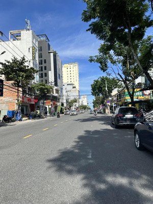 bán nhà đường hải phòng mặt tiền 5.2m , giá 15 tỷ , lh tuyết