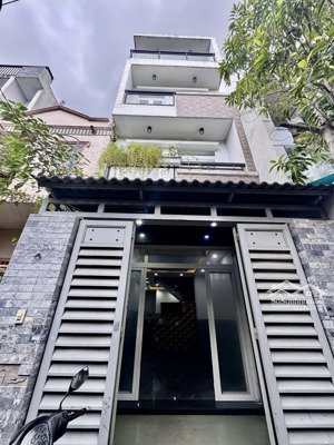 thanh lí gấp căn nhà giá ngộp ngay hbc thủ đức . giá chỉ 2tỷ8 đầy đủ các tiện ích , hxh 7m