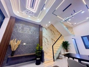 nhà mới full nội thất - trần hưng đạo q1 - cách mặt tiền 2 căn - 35m2 - 3 tầng - giá 6.75 tỷ.