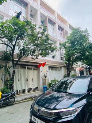 nhà đẹp sổ hồng riêng. đường thạnh xuân 25. giá: 5.6 tỷ