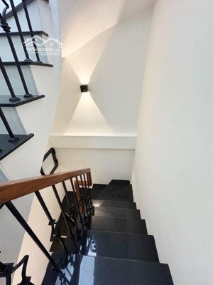 kim giang 7,86. .7 tầng .36m.30 m ra đường ô tô.