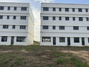 chính chủ cần tiền bán gấp lô đất nền xẻ khe cực đẹp, thuận tiện kinh doanh giá chỉ 4,3 tỉ