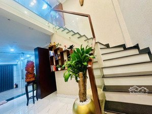 hxh 6m dương quảng hàm phường 5, cn 5x26,3=130m vuông đẹp. nhà mới full nội thất giá 18,5 tỷ tl