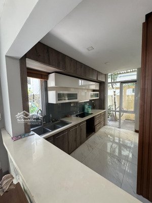 bán song lập vườn tùng ecopark, nhà đẹp, vị trí tốt. liên hệ: hà 