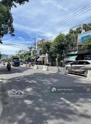 nhà đang cho thuê kinh doanh nha quý anh chị nhà cấp 4 cũ ( chỉ tính tiền đất )