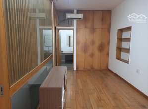 cần cho thuê nhà nguyên căn 1 trệt 4 lầu hẻm xe hơi nguyễn hữu cảnh (gần vinhomes central park)