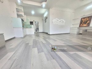 chỉ 4,5 tỷ - sổ 65,8 m² - 2pn 2wc - ban công rộng - ngay phan xích long - có thang máy